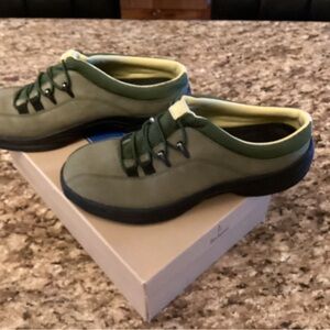 Women’s rock suede shoes, size 8